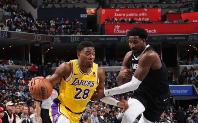 开云体育app-湖人疯狂冲刺！八村垒完爆DPOY 詹皇跳他身上庆祝