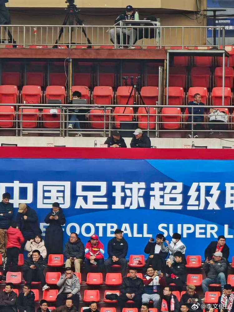 开云体育app-博主：国足主帅邵佳一现身郑州航体，观战河南vs云南玉昆