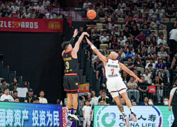 KAIYUN SPORTS-贺希宁：没有团队帮助我拿不到MVP，感谢今晚所有人复出的努力